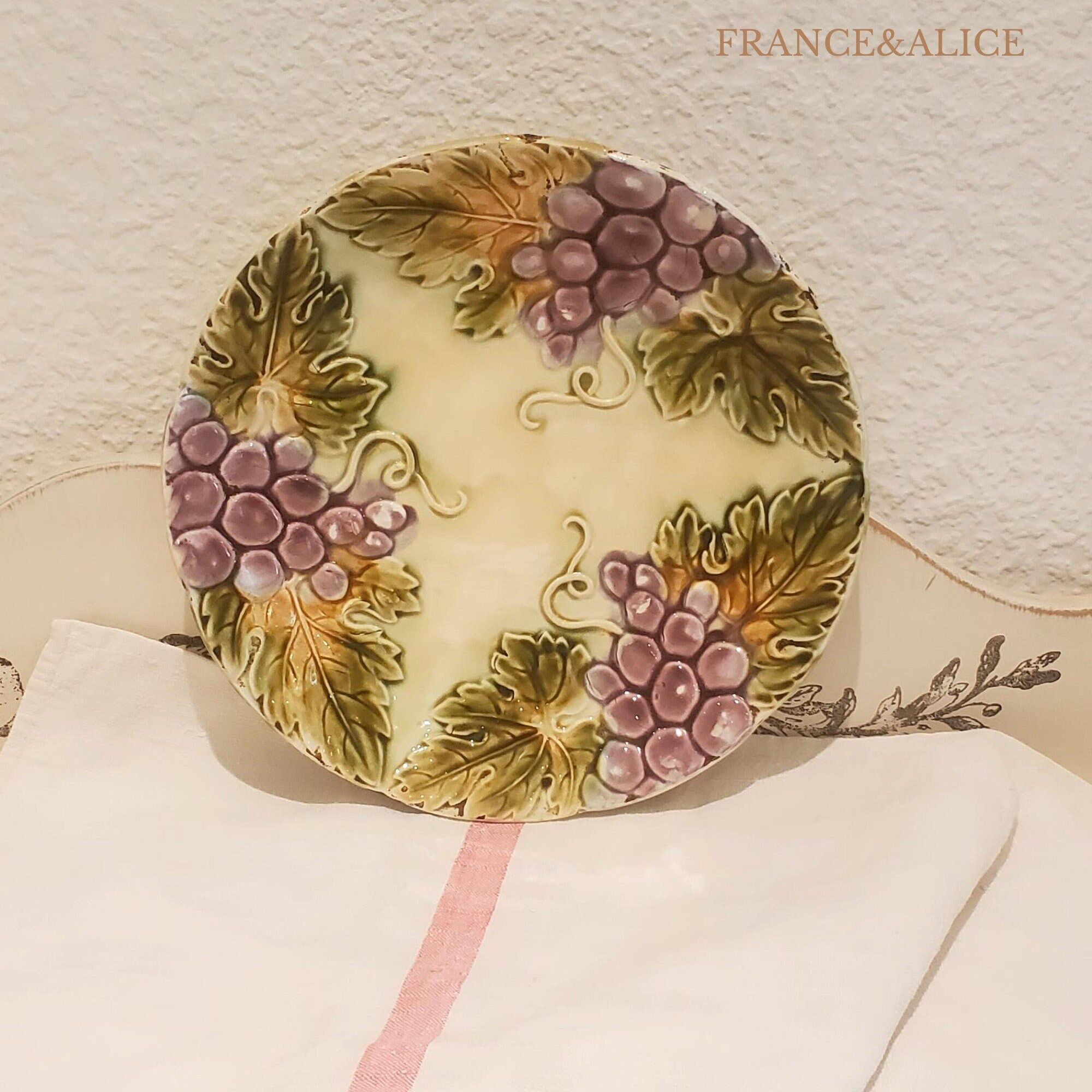 Antique slip plate – Vine leaves and bunches of grapes