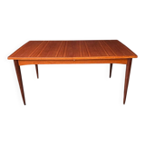 Extendable teak table