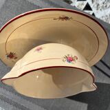 Salins sauce boat with integrated saucer
