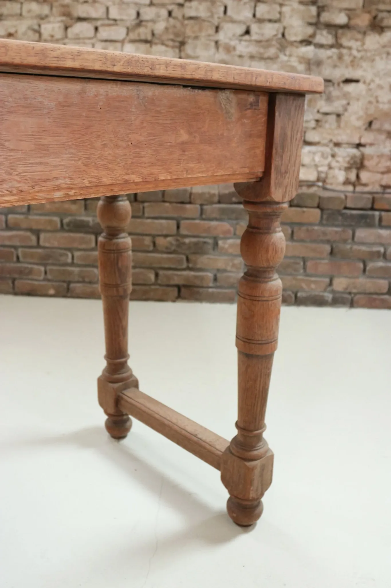 Long antique oak table with turned legs – 239 cm
