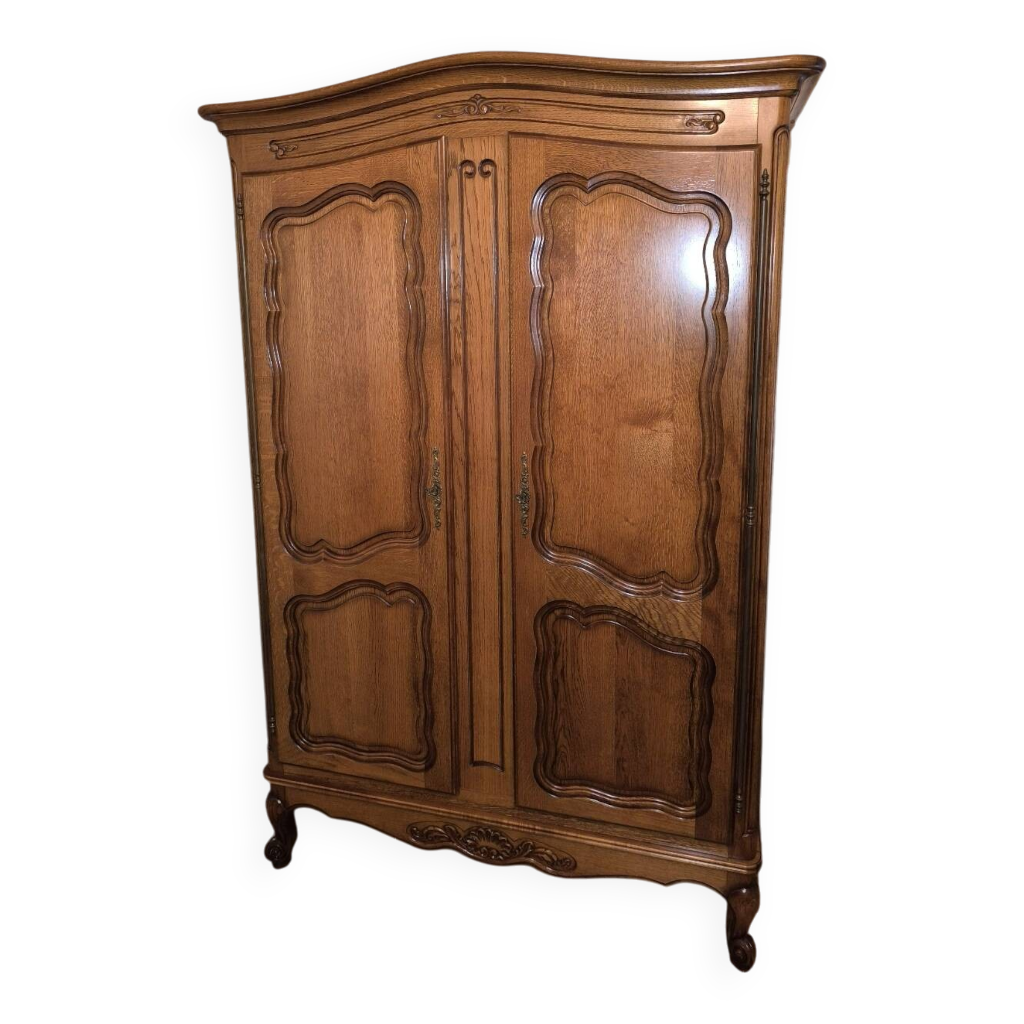 Armoire en bois vintage
