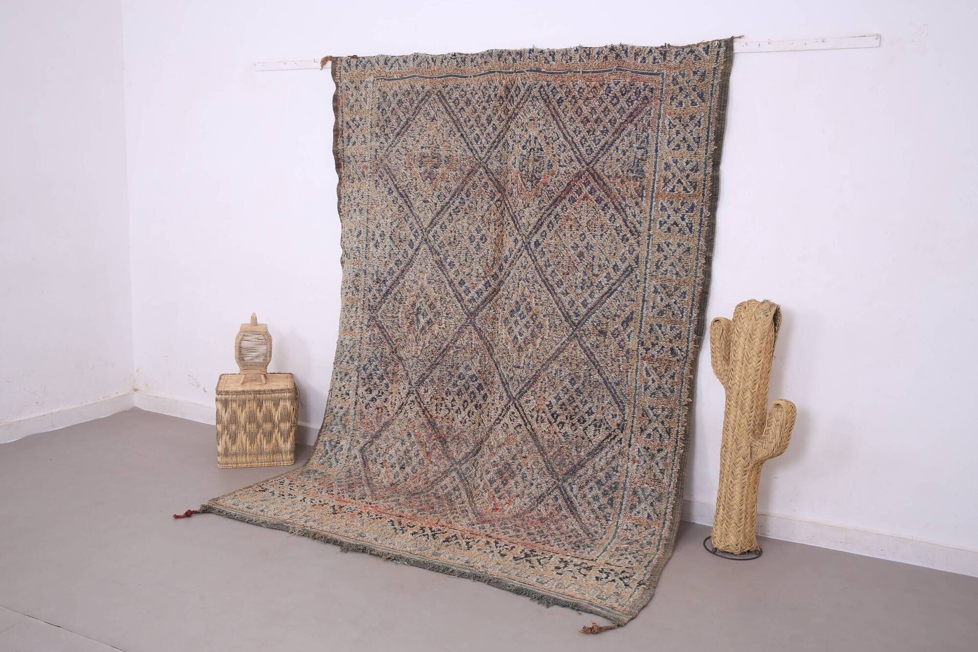 Vintage Moroccan Beni Mguild Rug 194 x 270 cm - Berber Wool Rug Handmade