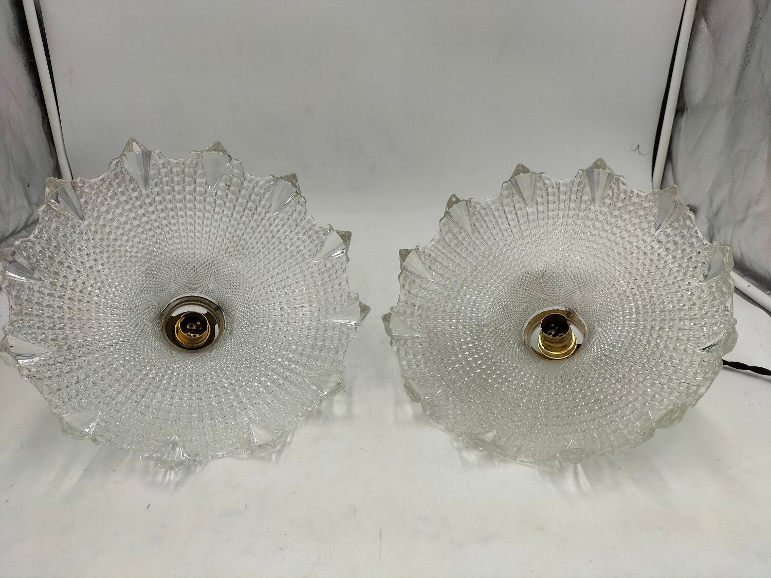 Paire suspensions en verre holophane