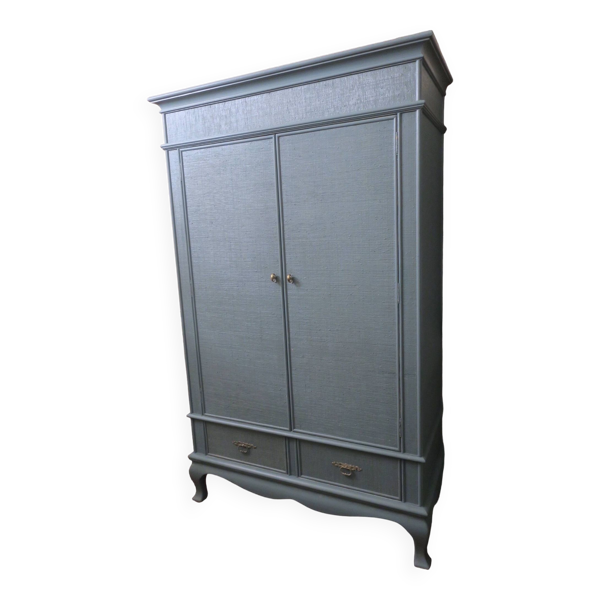 Armoire peinte bleu-gris en chêne massif finition toile de jute-hessian, 1970-80