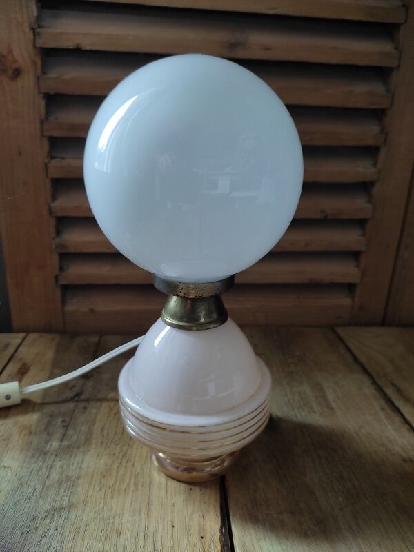 Lampe chevet base art déco rose globe opaline