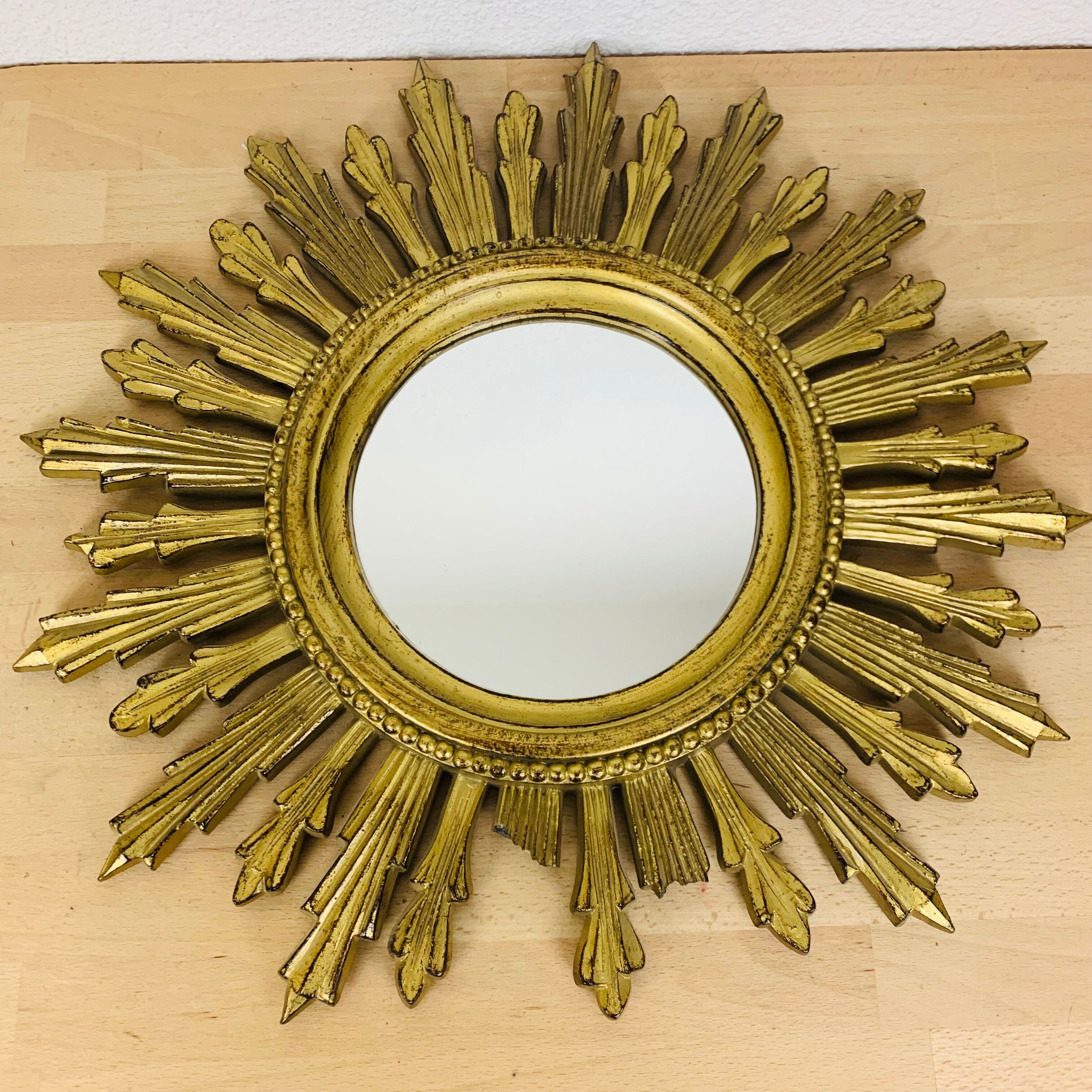 Miroir soleil doré italien années 60 résine