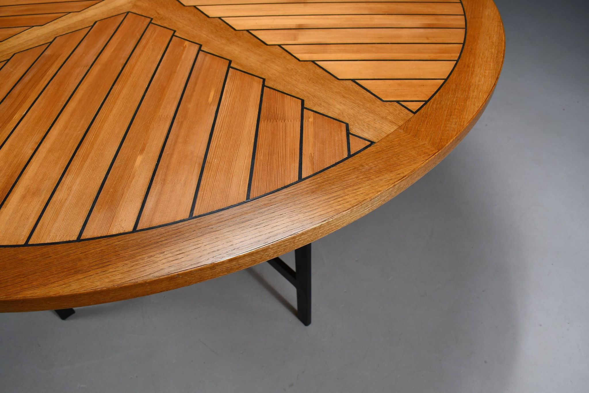 Table à manger ronde par Olle Pira. Années 1970, Suède.