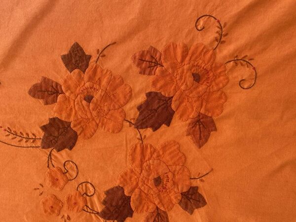 Nappe ancienne décor appliqué floral à la main- 240x170cm  - Coton
