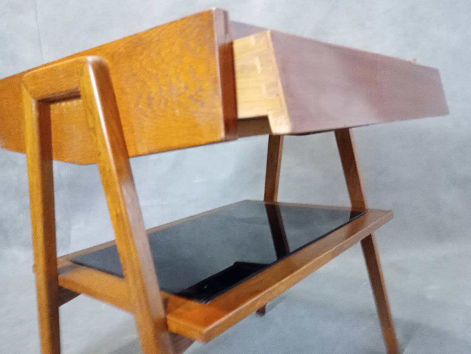 Table TV en chêne Jiràk par Drevotex, Vintage Tchèque 1960s