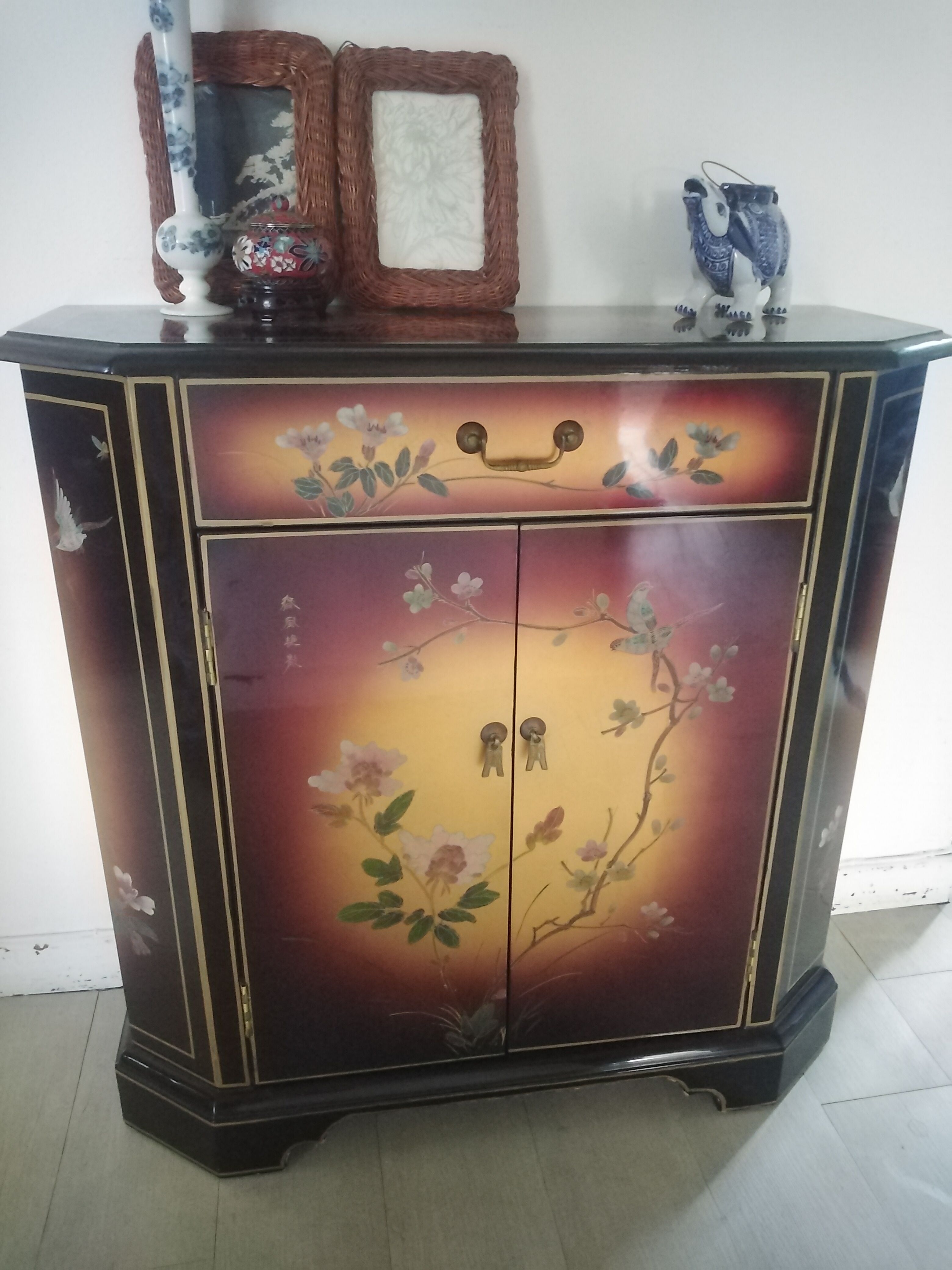 Chinese entrance cabinet