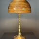 Lampe de table en rattan, bambou et laiton à tige en crayon du milieu du siècle. Années 1970.