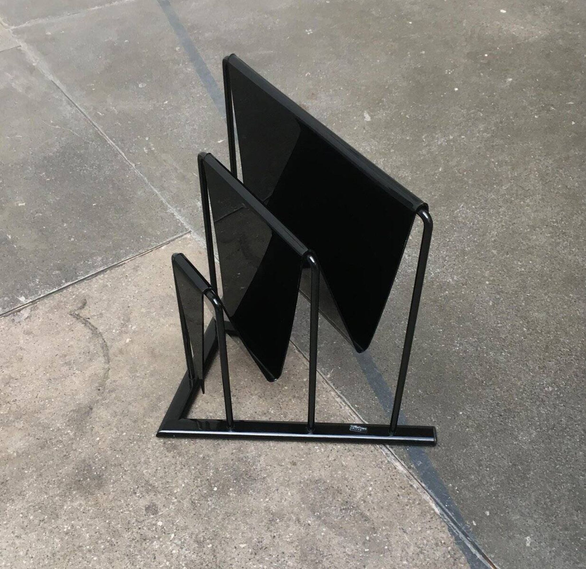 Postmodern vintage magazine rack by Markus Börgens for D-Tec, 1980s.