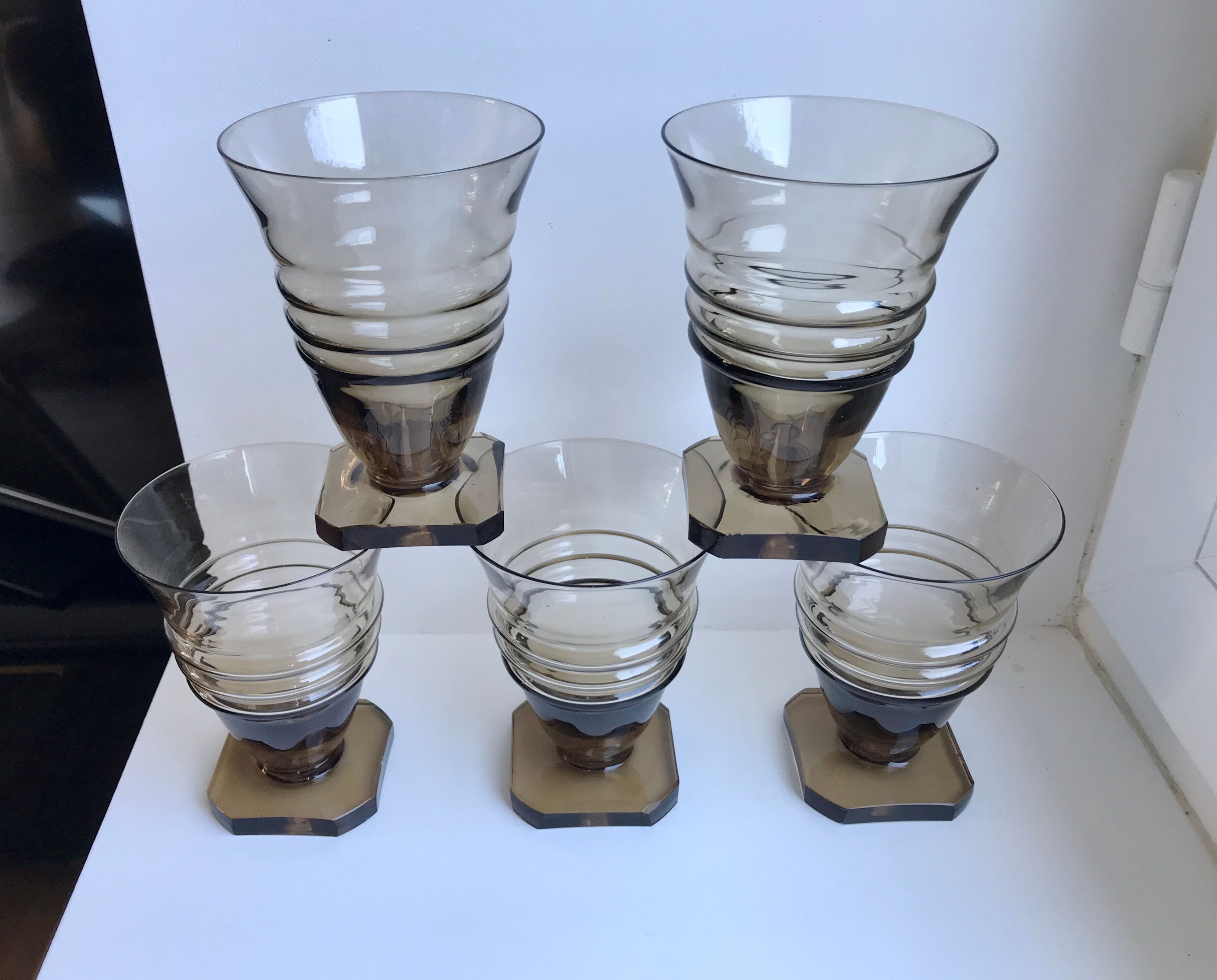 Set of 5 glasses in art deco smoked glass 30s