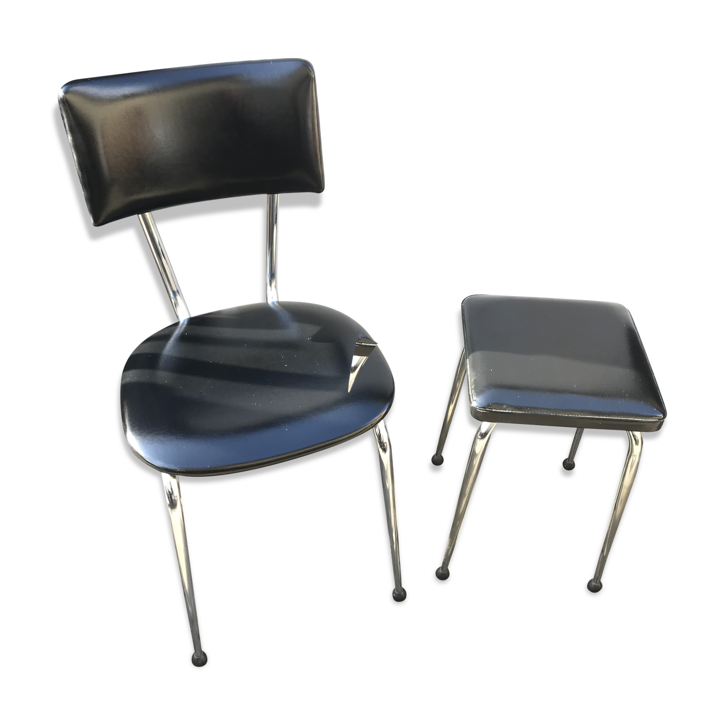 Chaise et son tabouret métal chromé skai noir années 70