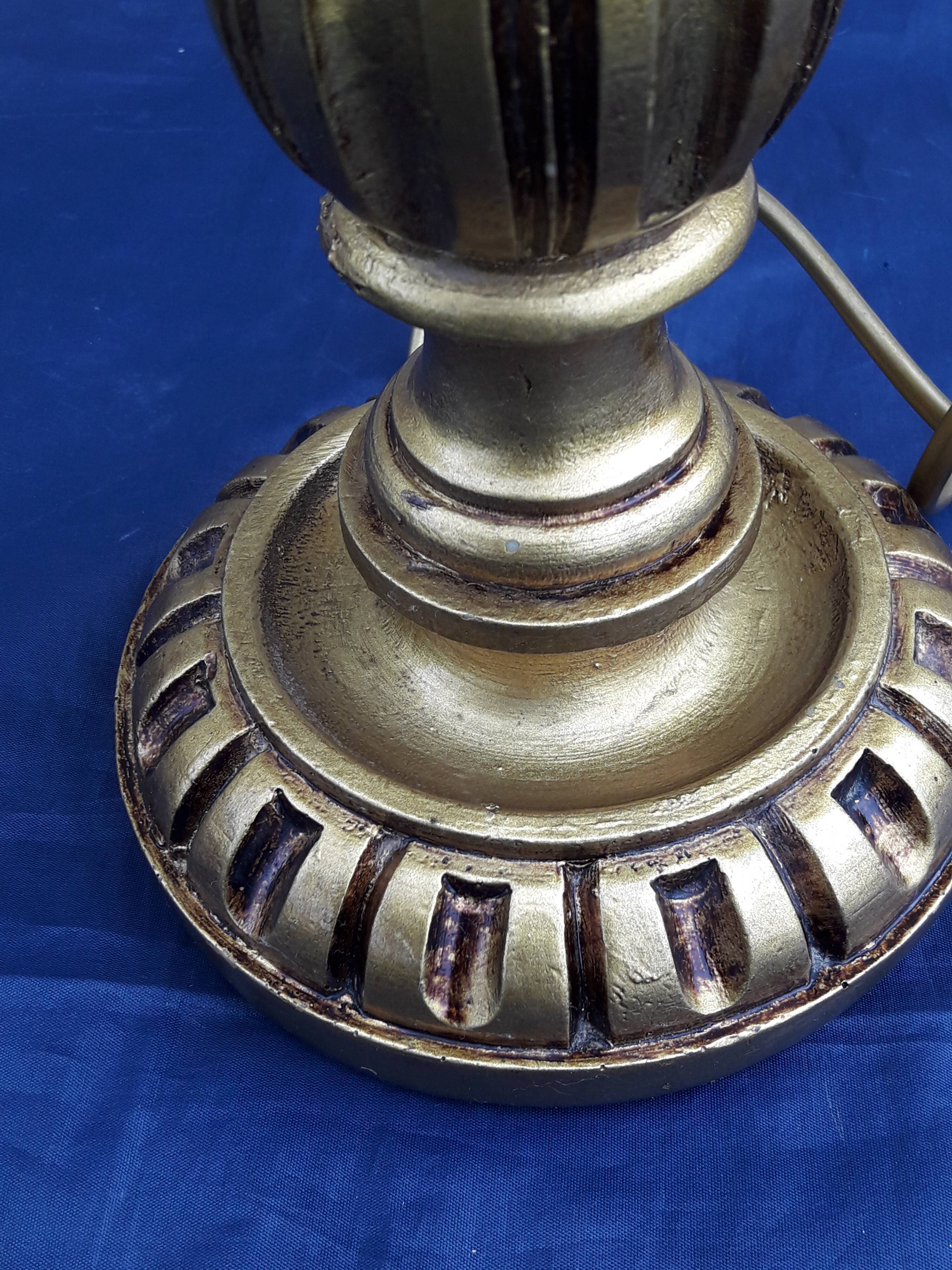 Lamp foot in golden resin