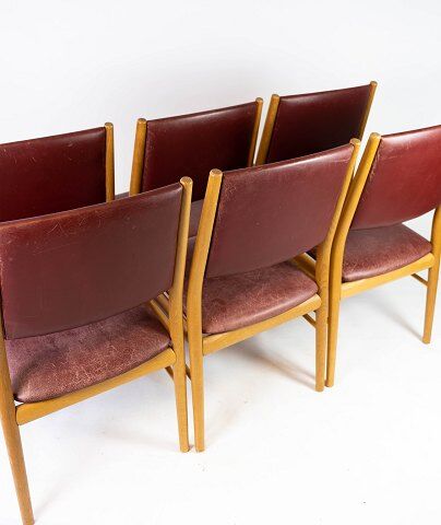 Suite of six chairs in oak and leather