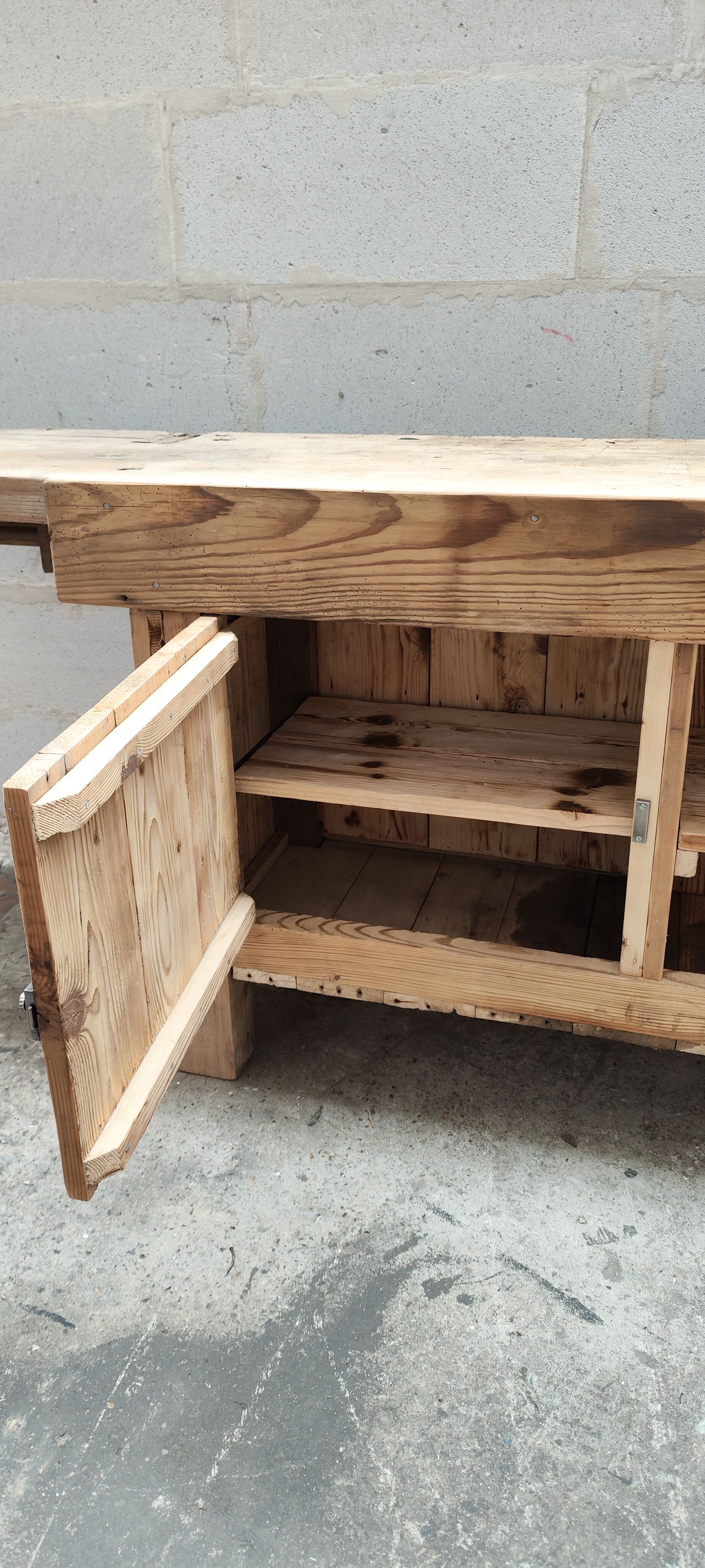 Carpenter's workbench