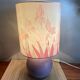 Lampe céramique lilas décor iris et oiseaux