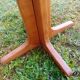 Table ronde en formica blanc et bois