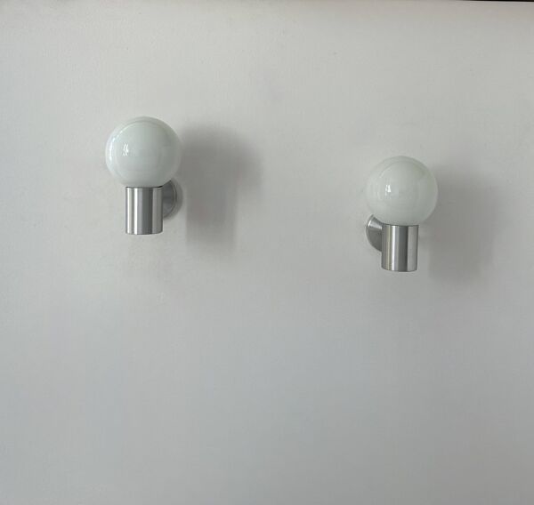 Paire d'appliques vintage, alu et opaline, France, 1980