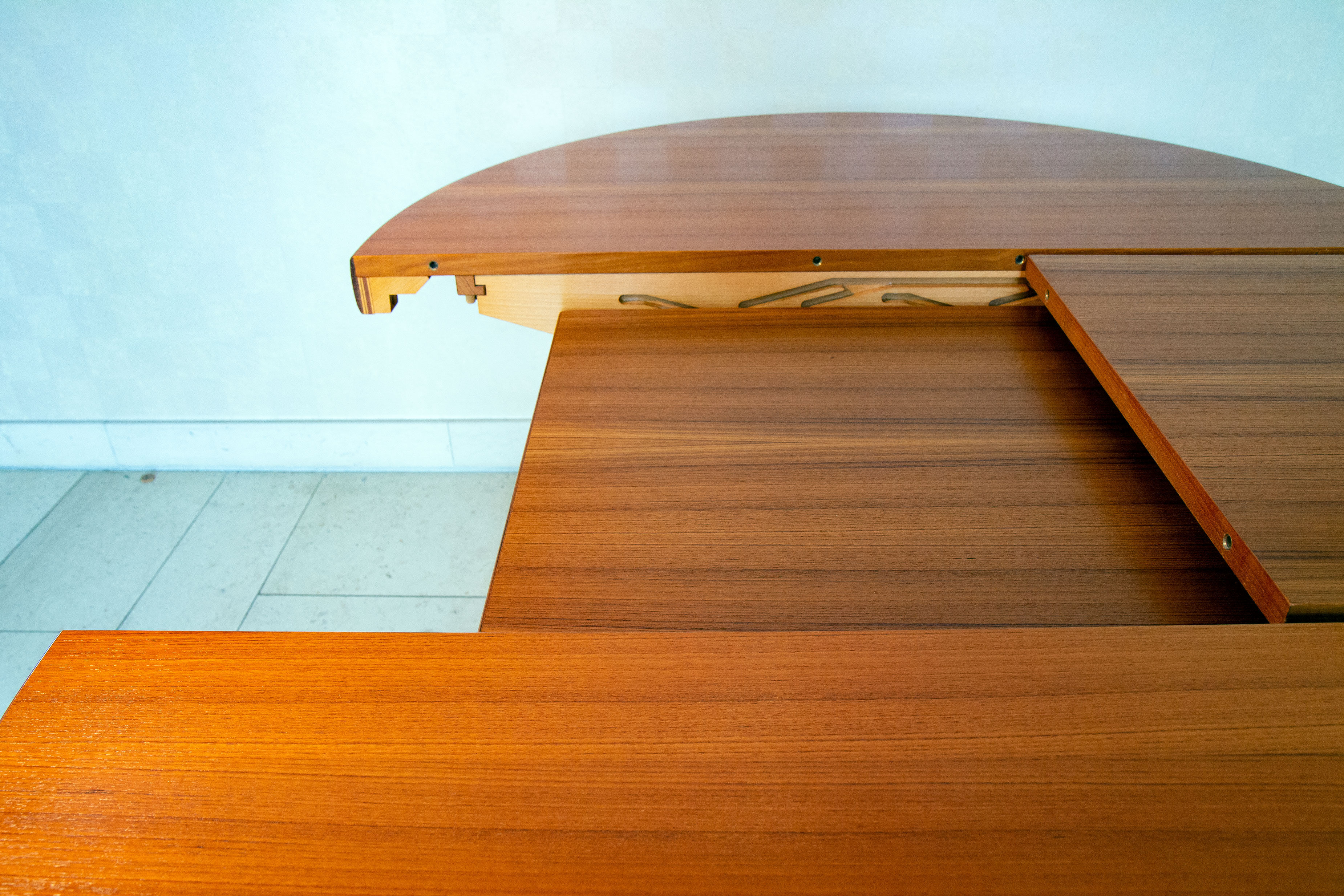 Extendable round dining table, teak, 1960