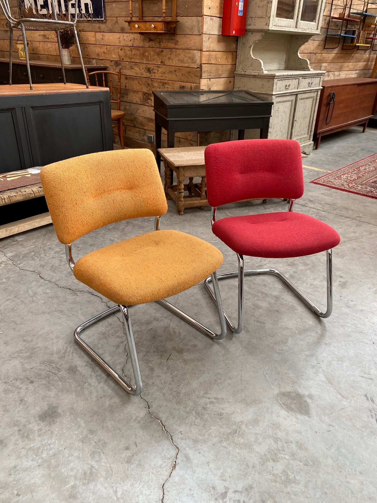 Pair of chairs 80s