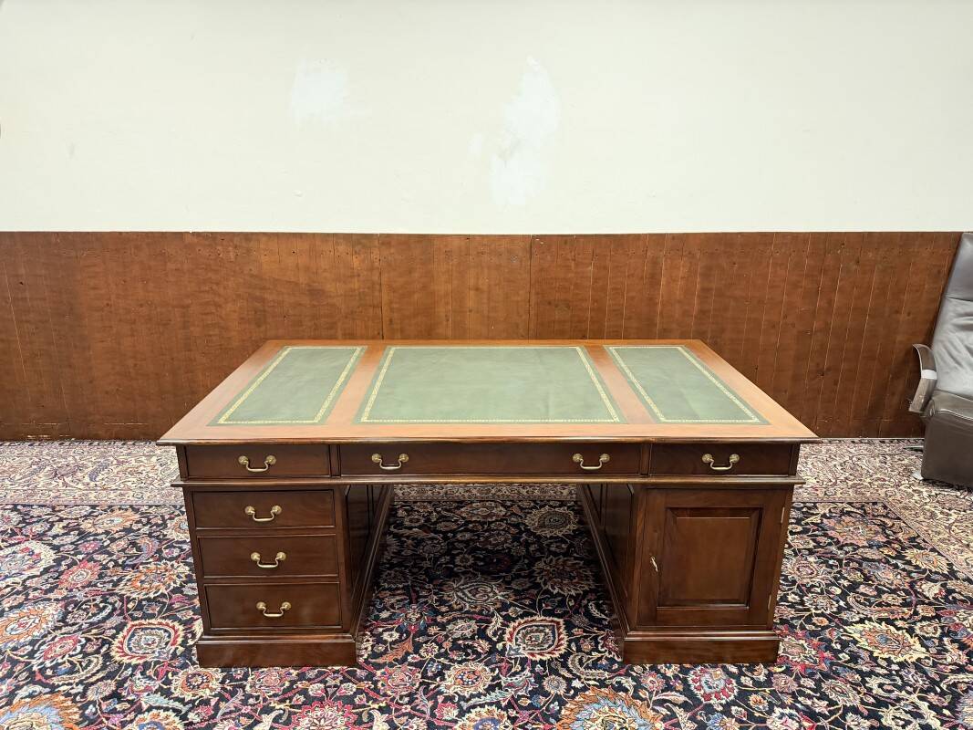 Large Classic English Desk Partnerdesk