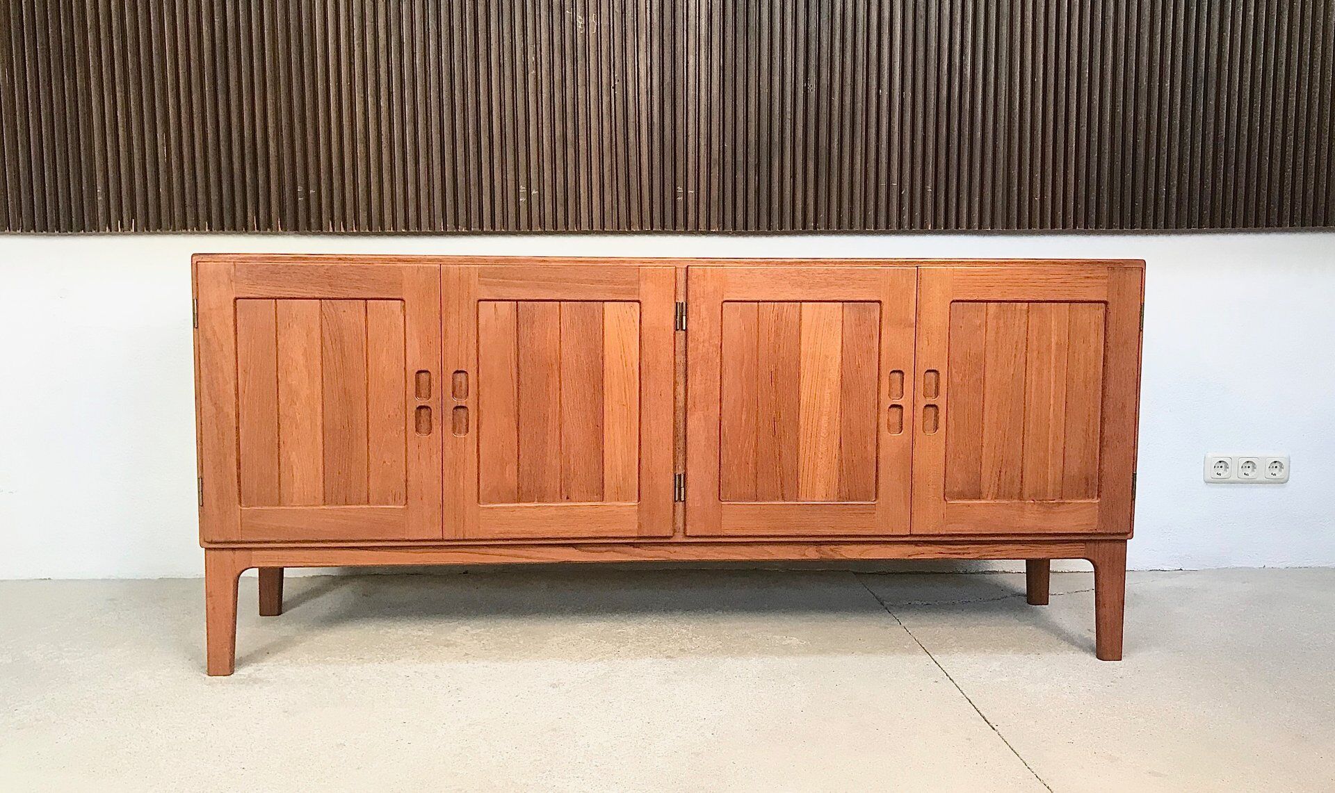 Buffet scandinave en teck massif, Danemark années 1960