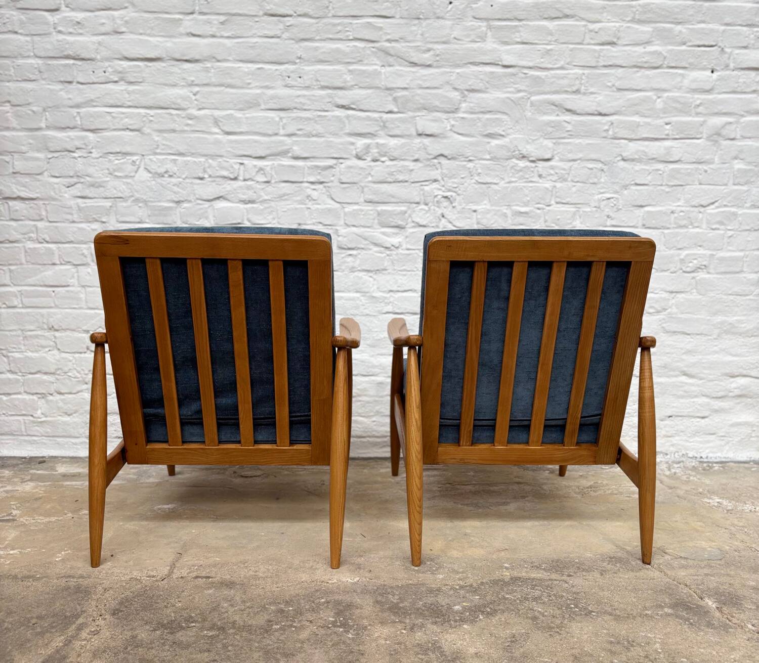 Set of two Scandinavian-style oak armchairs