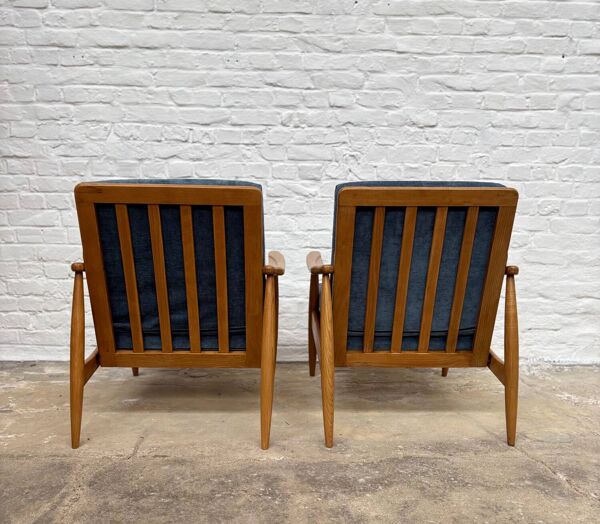 Lot de deux fauteuils en chêne forme scandinave