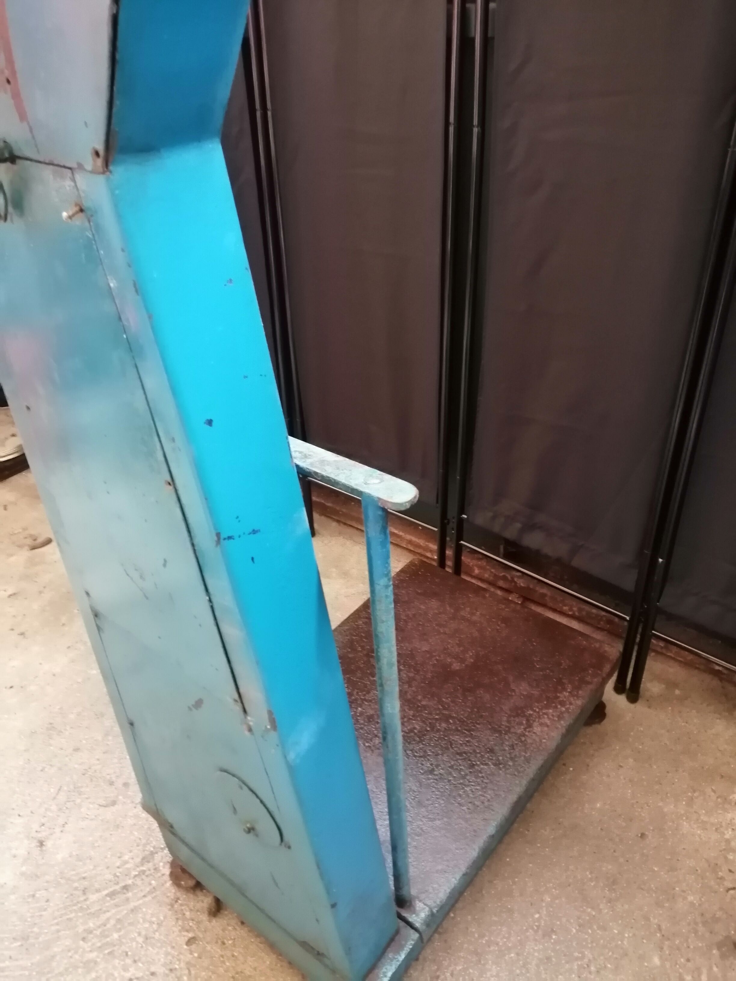 Balance j blue carron scale 100 kg 1930