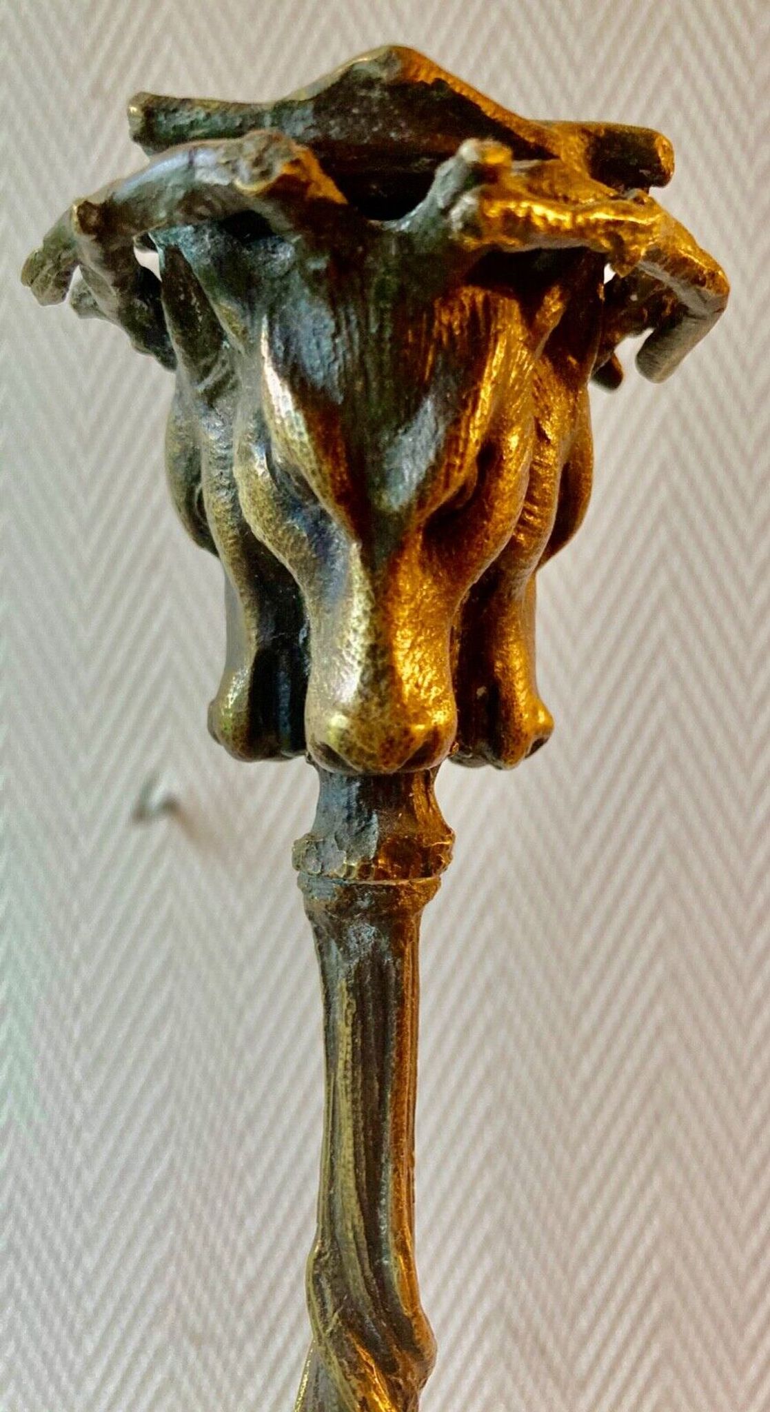Bougeoir tripode en bronze " cerf " XIXe vennerie