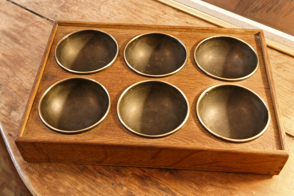 Counter coin pickup