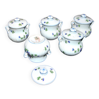 Porcelaine de Mehun Pillivuyt, Lot de 5 pots à crème anciens à décor fleuri semis de bleuet
