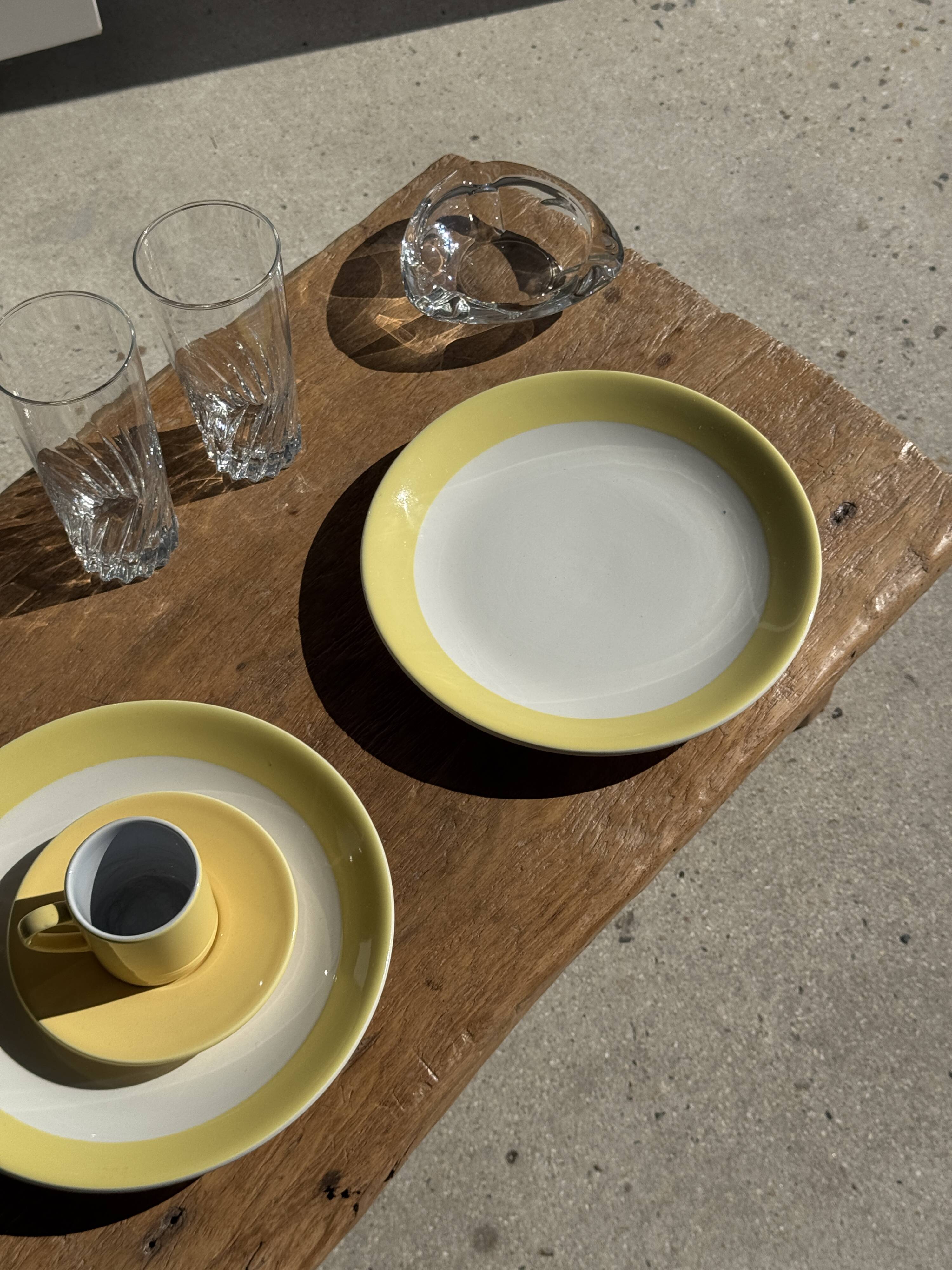 Set of 2 large plates with yellow rim, brand 12.
