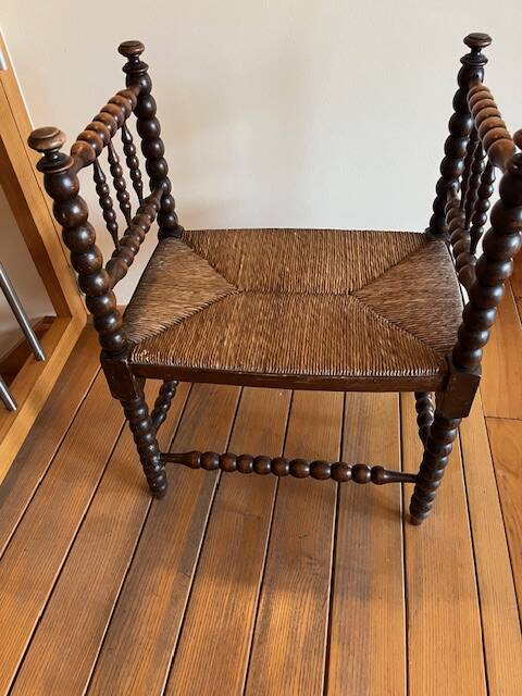 Set of 4 straw seats, turned legs in Bobin style.