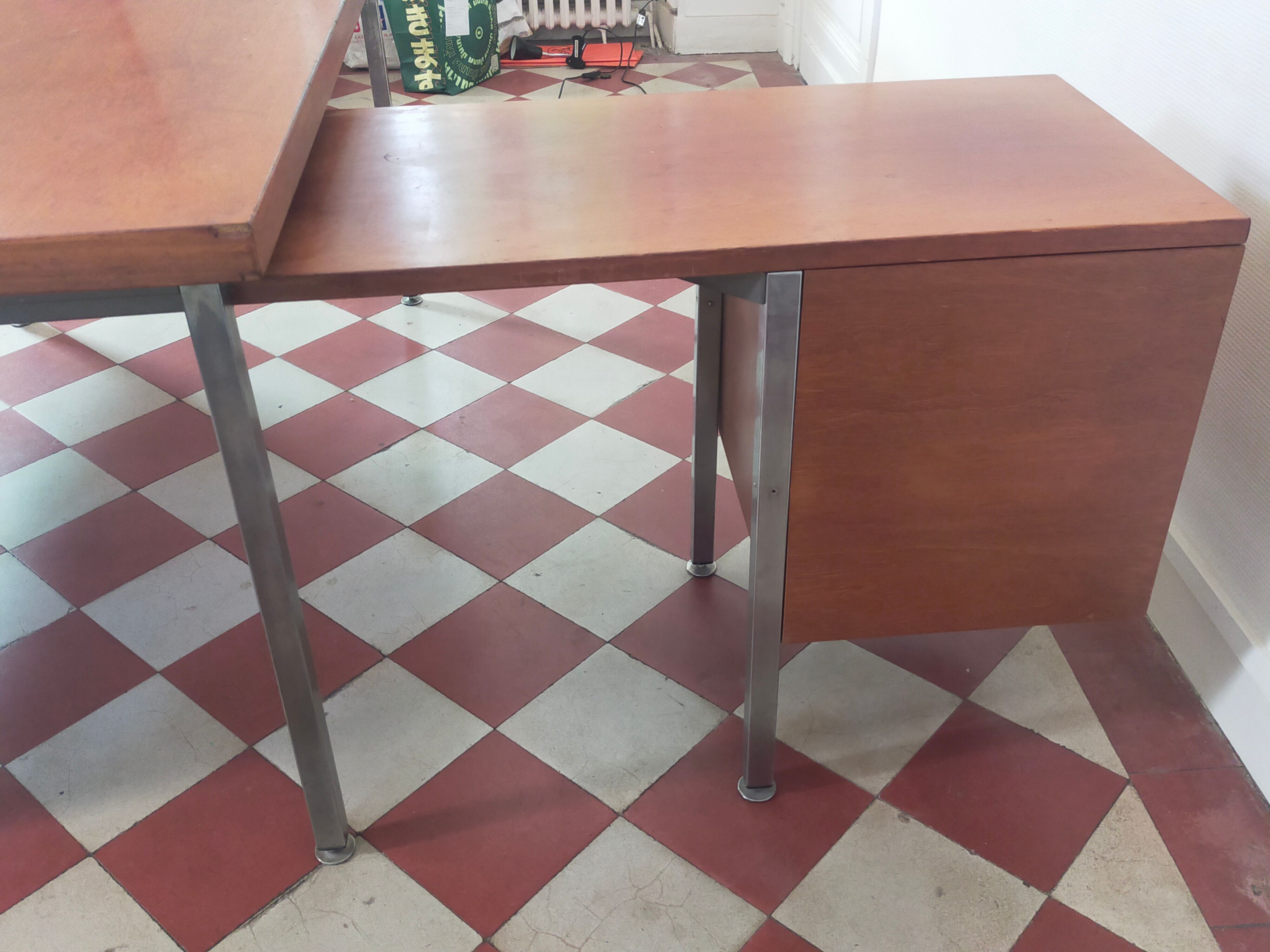 Desk with removable drawers in the style of Florence Knoll.