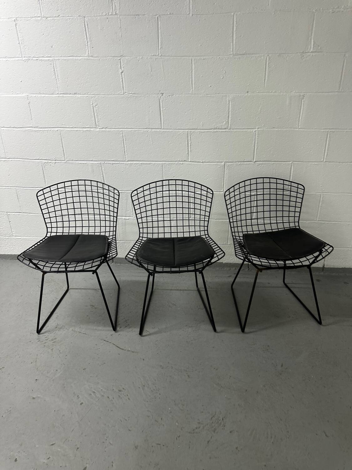 Set of 3 Bertoia Knoll International chairs circa 1960