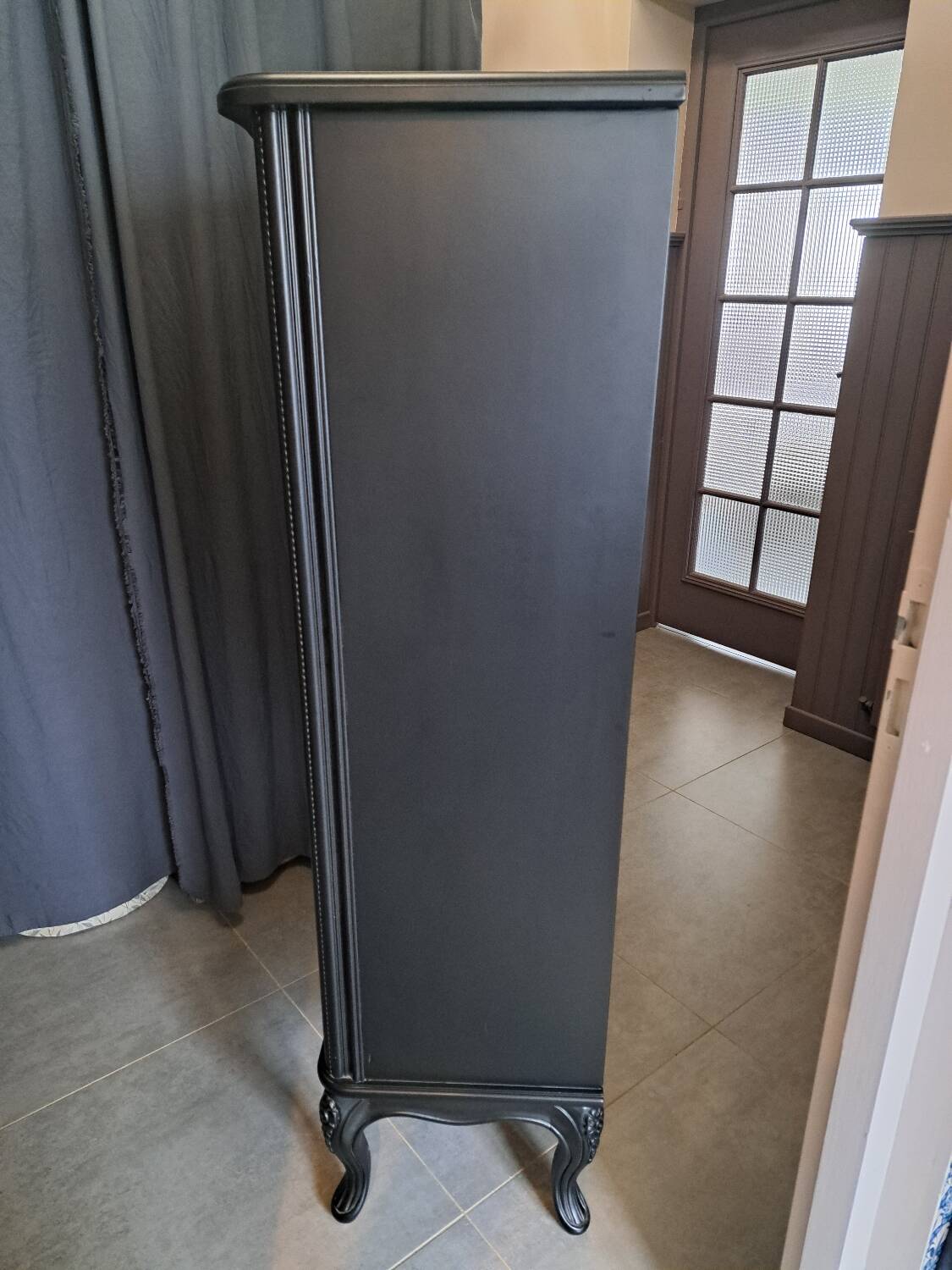 Tosconova black lacquered bookcase