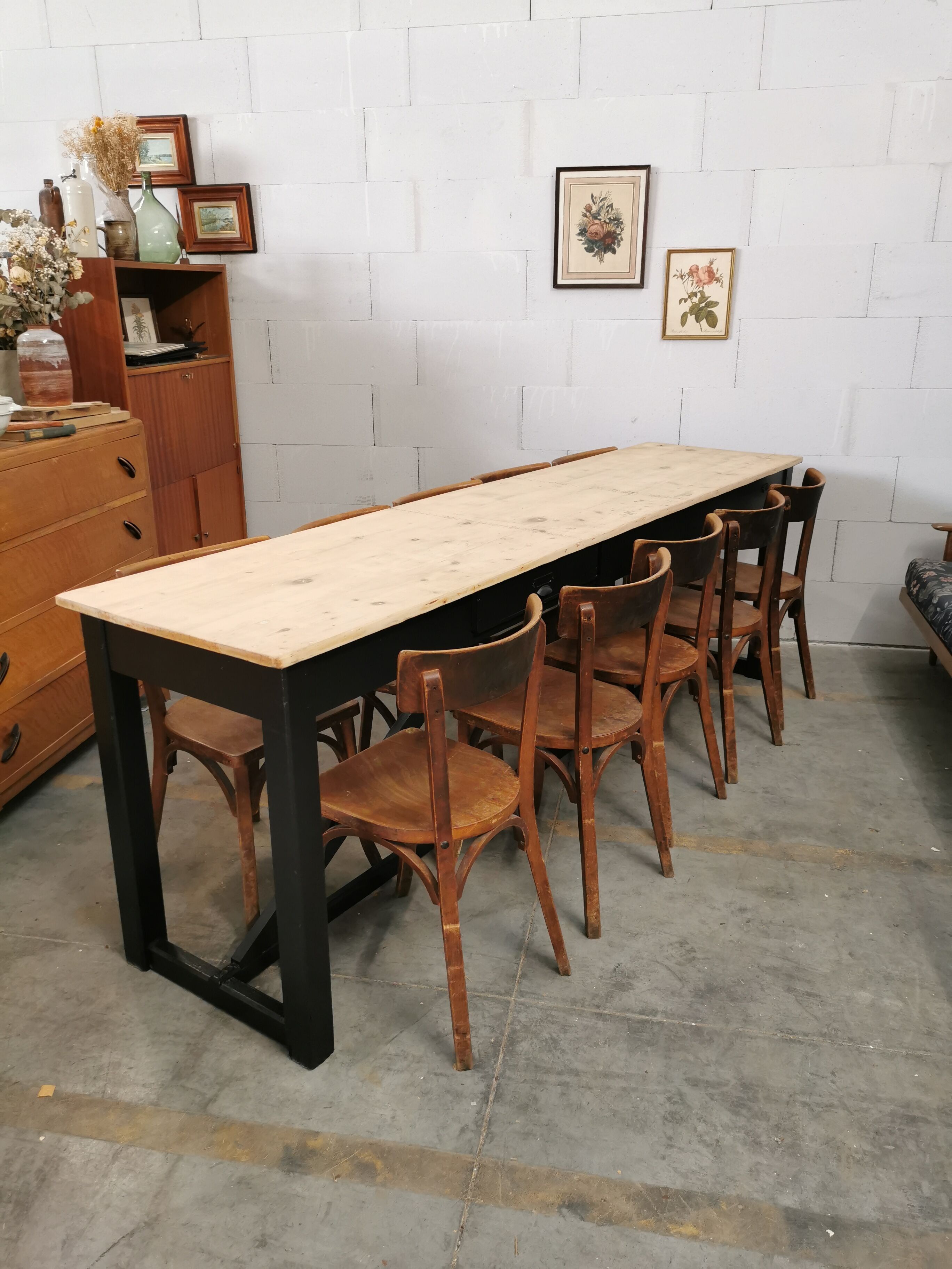 Farmhouse table 10 to 12 people