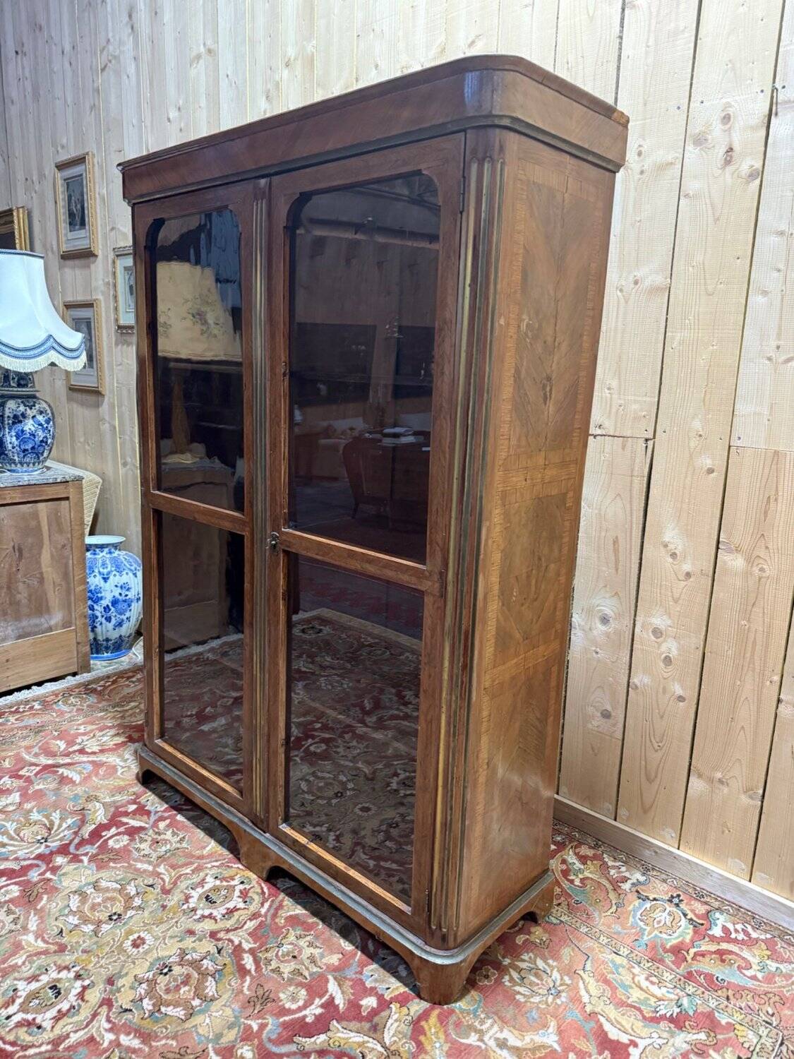 Display cabinet with two doors – Louis XVI period – Pine, marquetry and