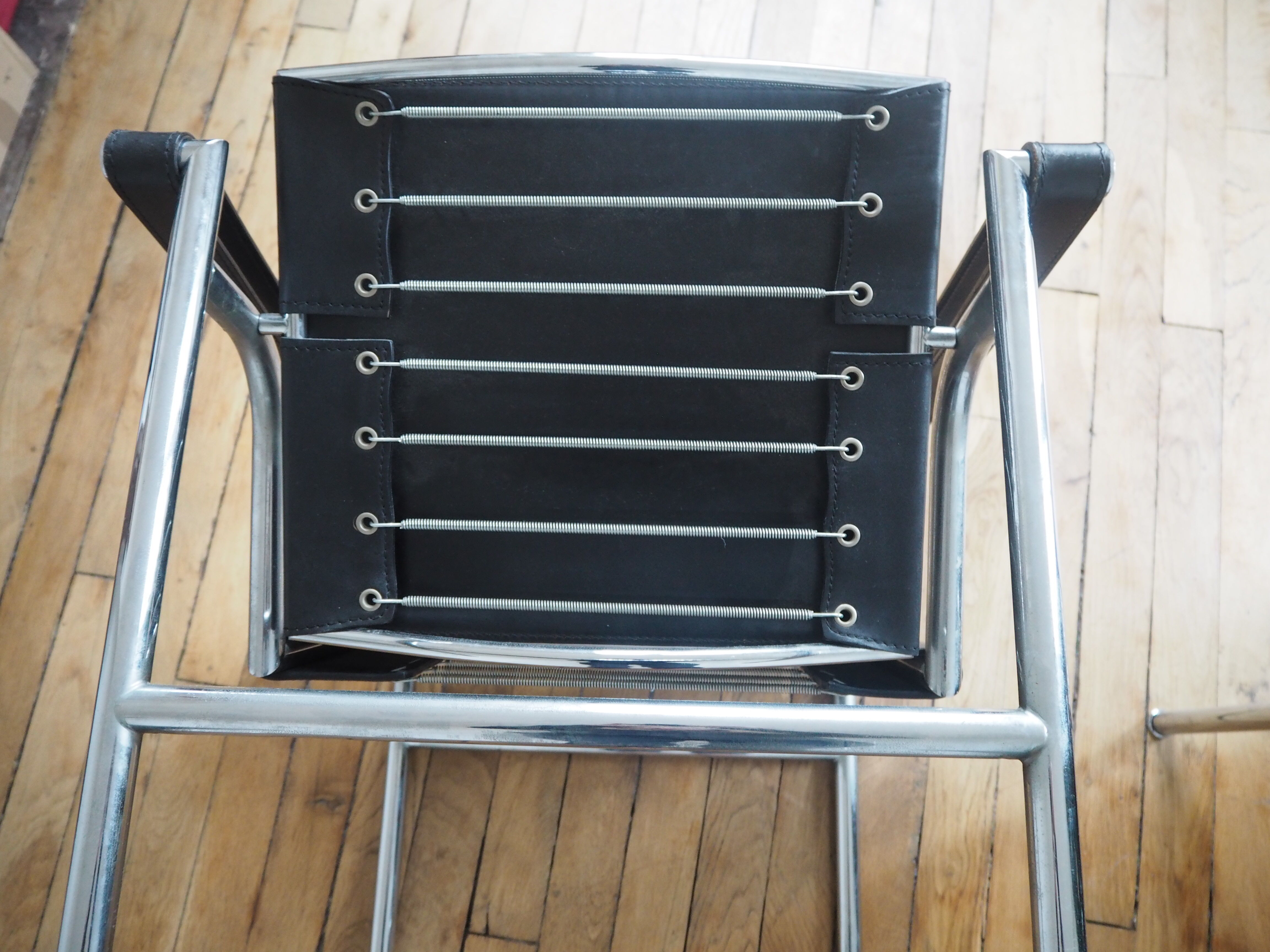Paire de fauteuils LC1 par Le Corbusier