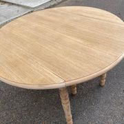 Table à manger ronde volets extensible Louis Philippe décapée en chêne brut