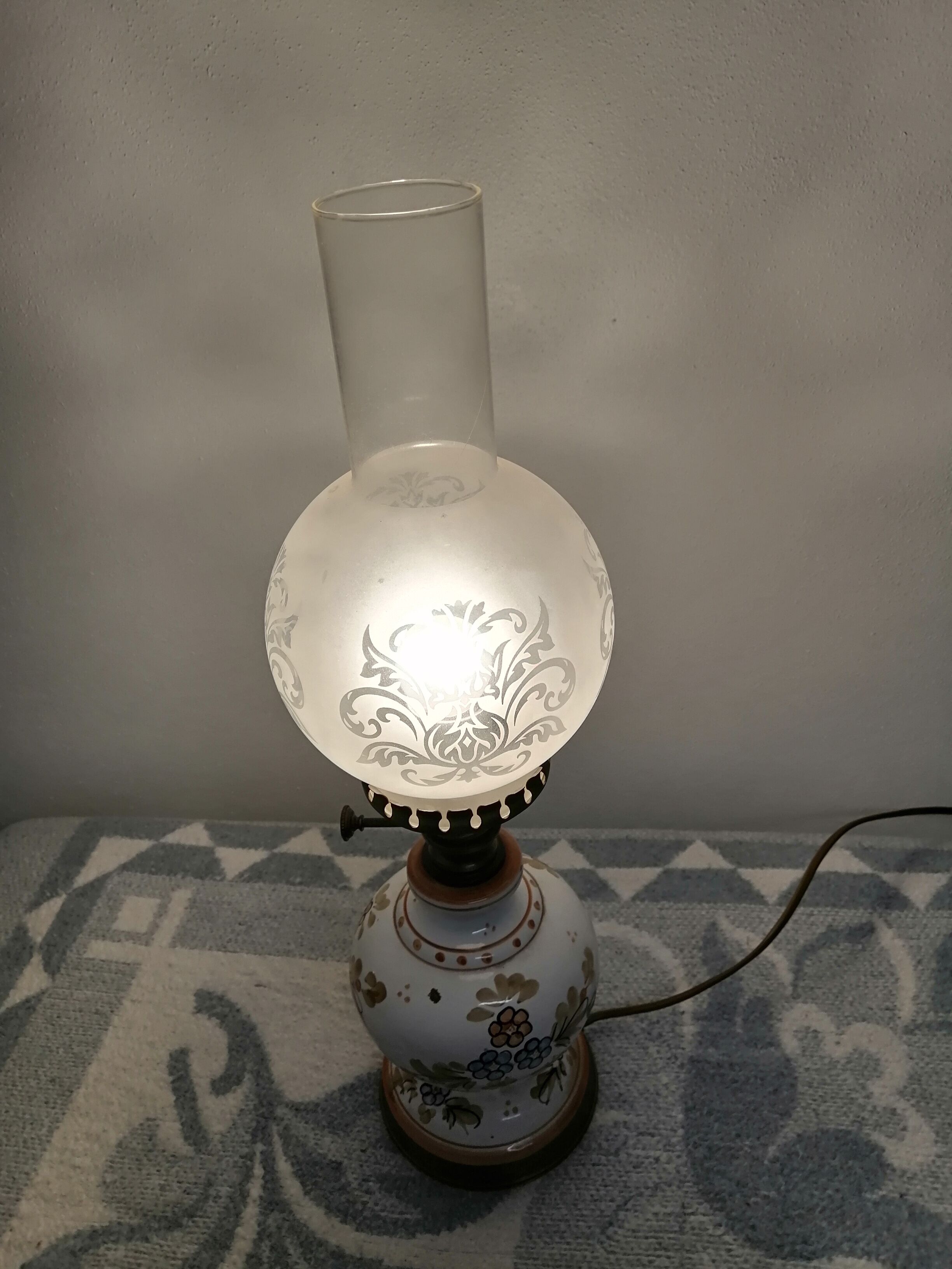 Electric table lamp