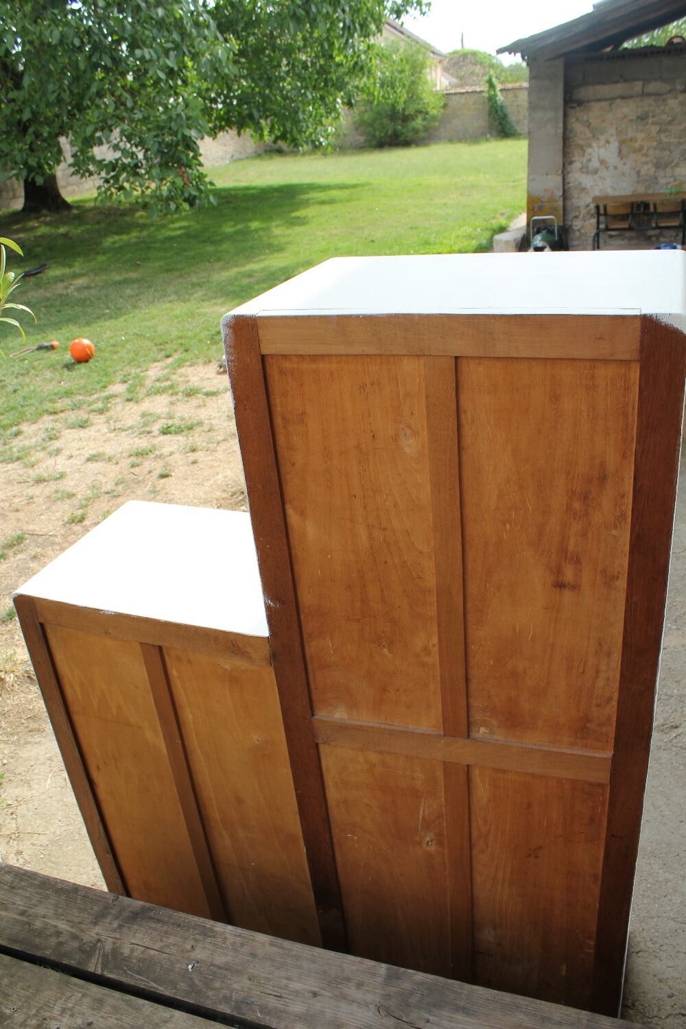 Asymmetrical cabinet
