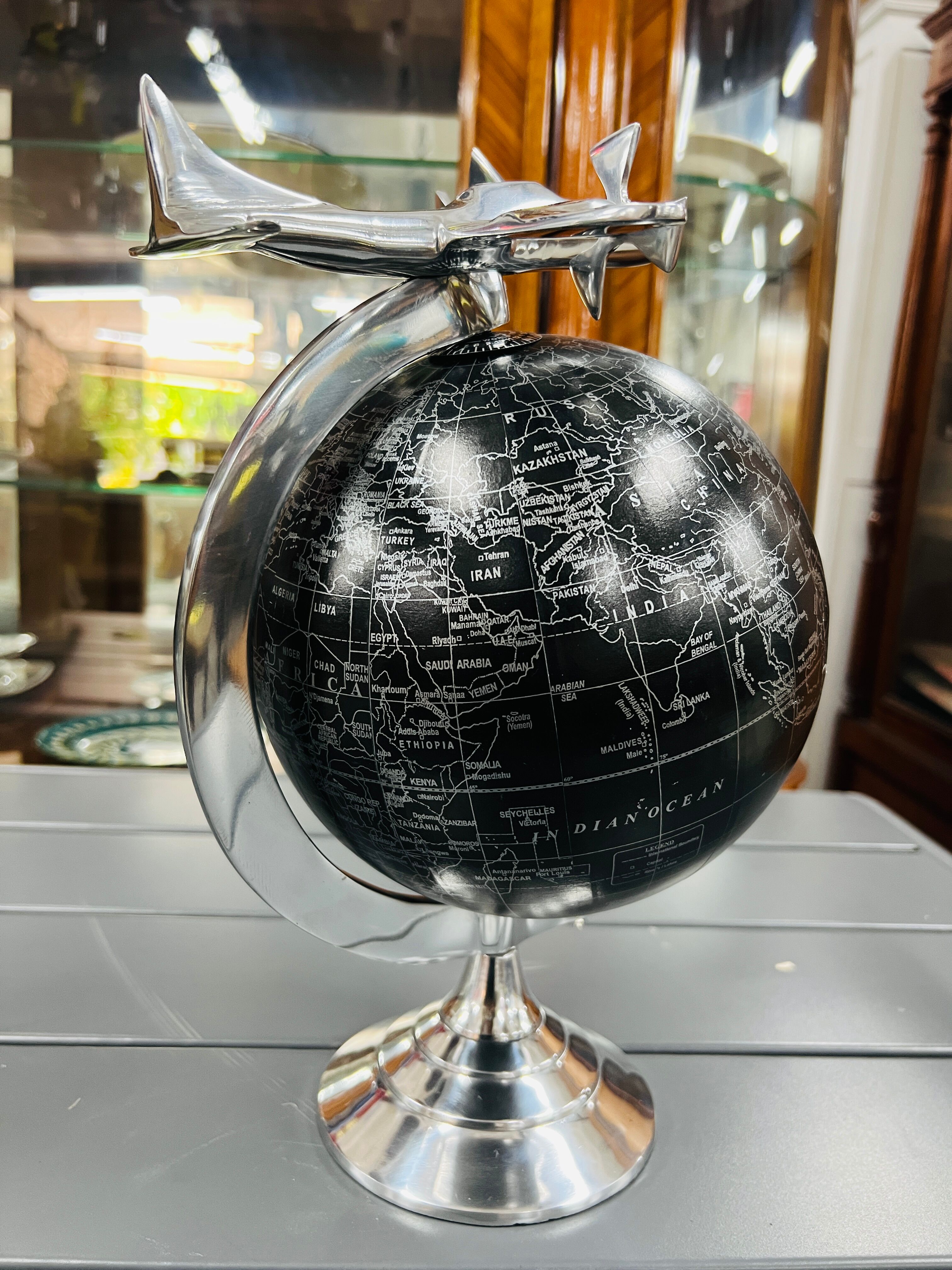 Aluminum globe to be laid with an aircraft axle