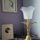 Lampe à poser originale éléments en métal doré et tulipe