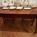 Earthenware tableware service.