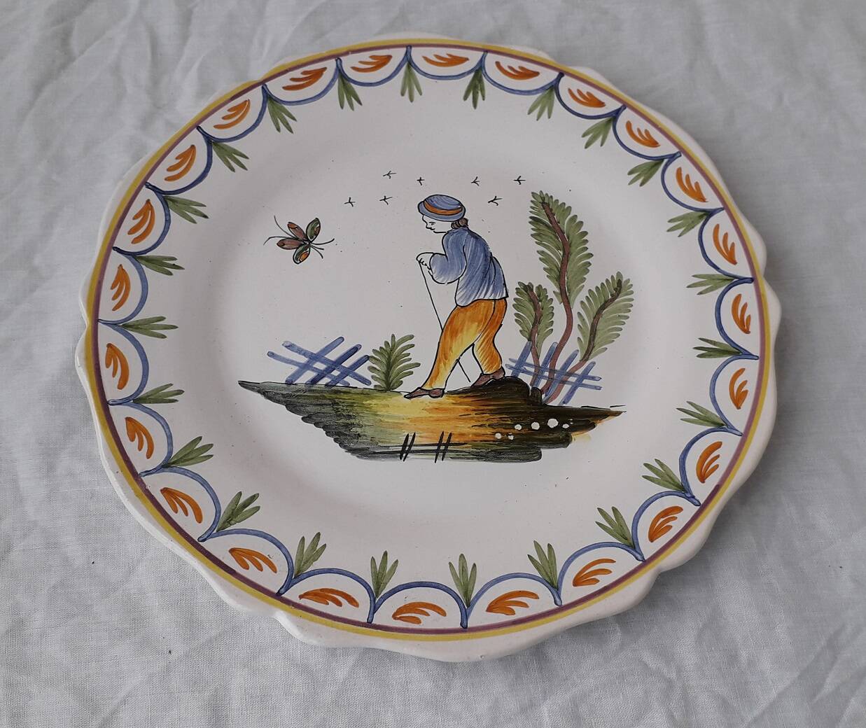 3 earthenware plates