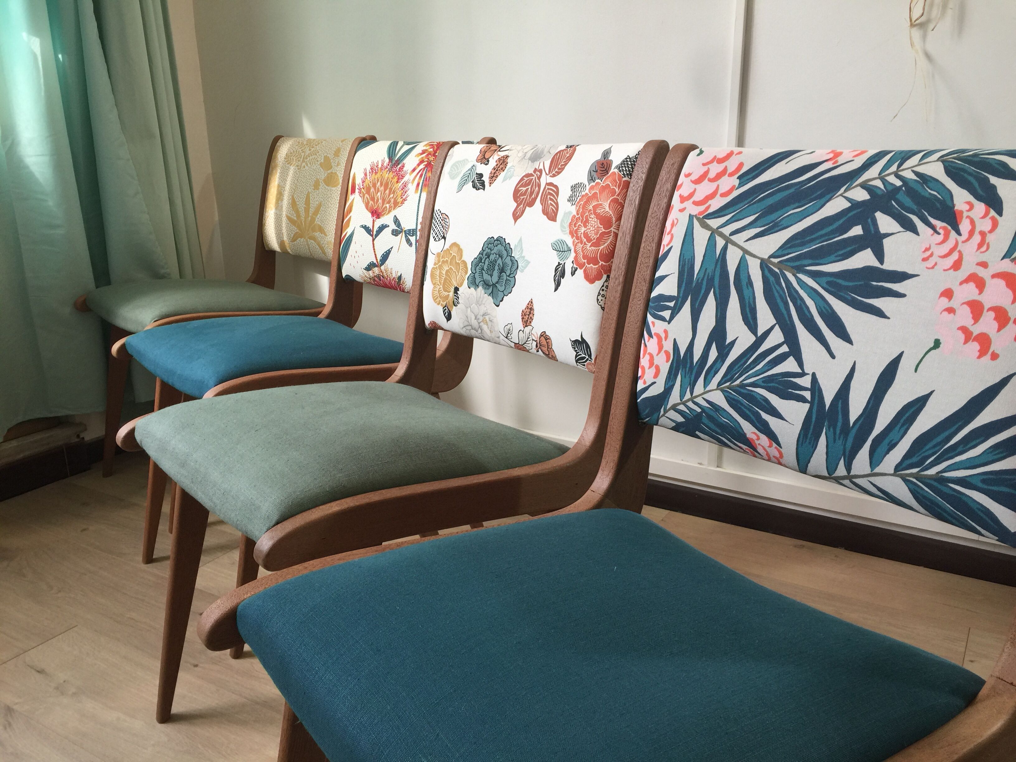 Suite of 4 vintage chairs 70 years